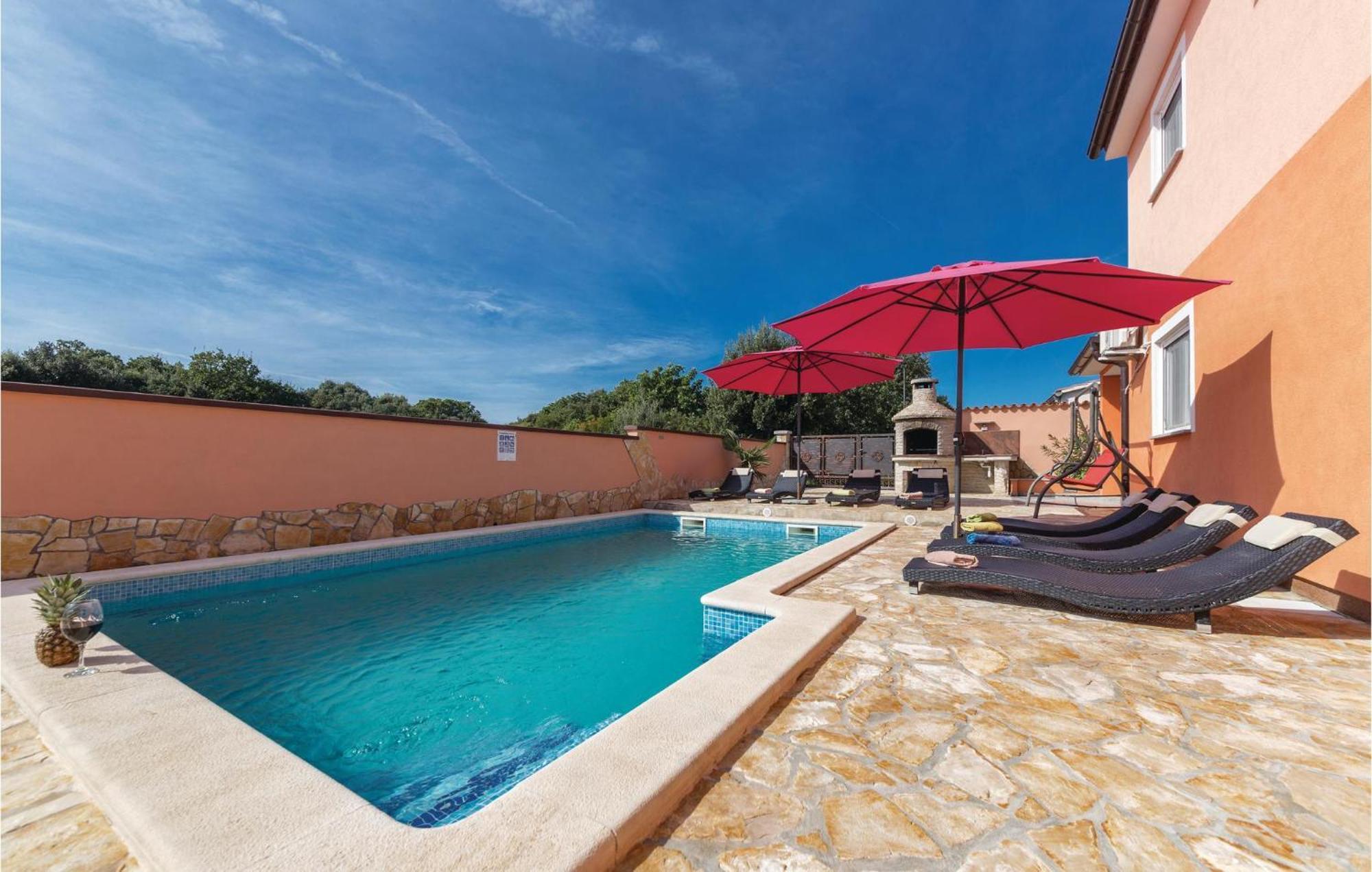 Stunning Home In Betiga With Wifi Barbariga Exterior foto